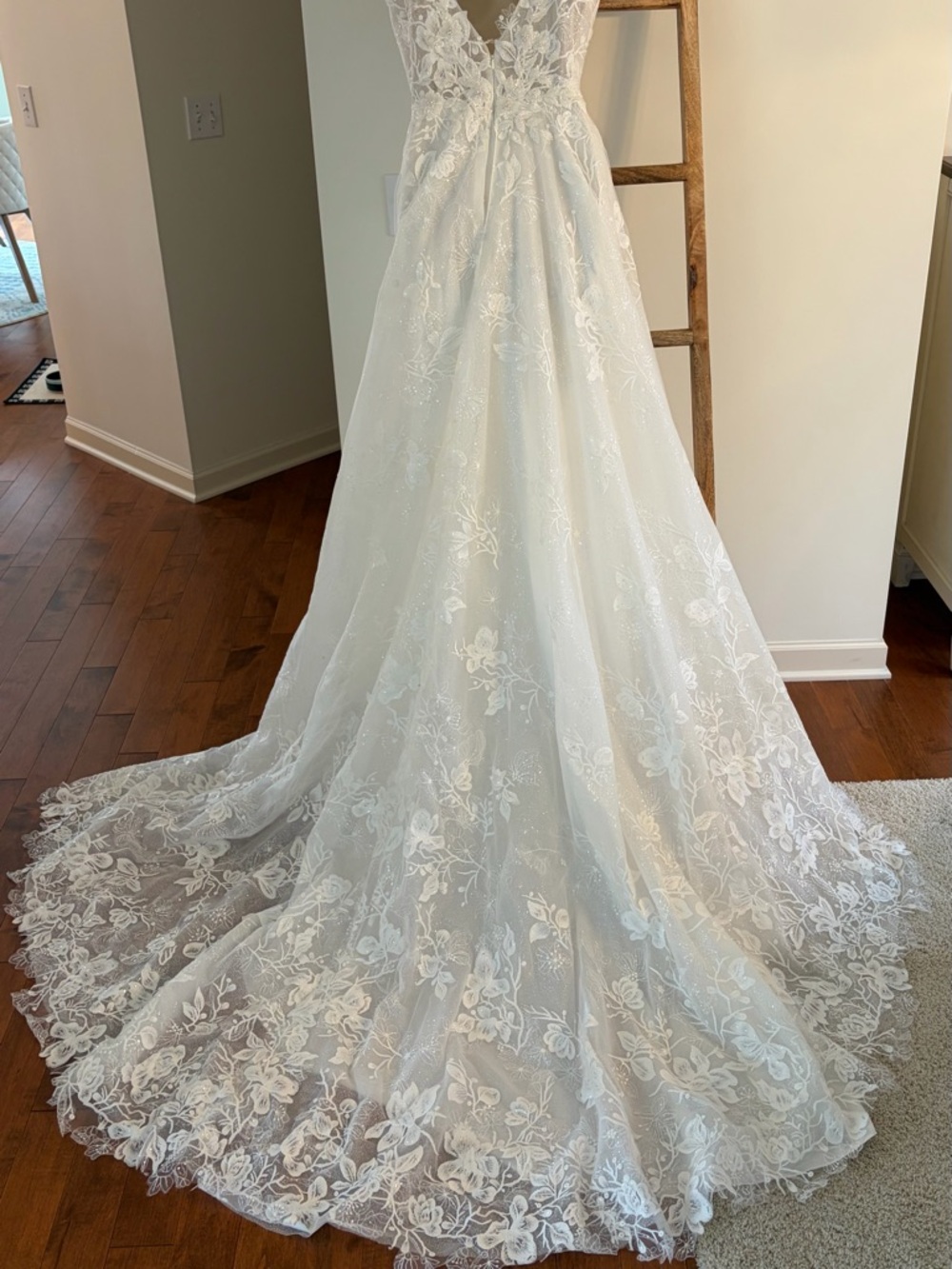Maggie Sottero Ivory Lace A-Line Wedding Dress - Picture 3 of 8